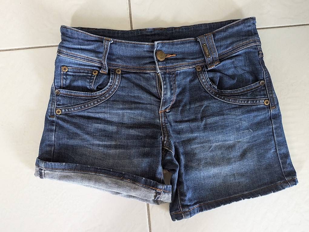 Yes Or No Jeans: Jeans Shorts YESorNO – Gebraucht aus Herzogenbuchsee von Obivius