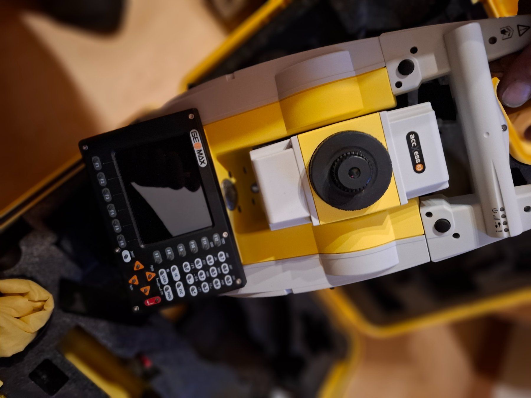 Messen: Leica Geomax Zoom 80 Robotik Tachymeter – Gebraucht aus tamins von MagazinGRZH 3