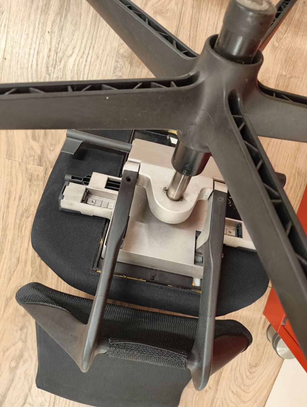 Vitra Stühle: Vitra Media Slim Bürostuhl – Gebraucht aus Basel von bk_brockibasel 5