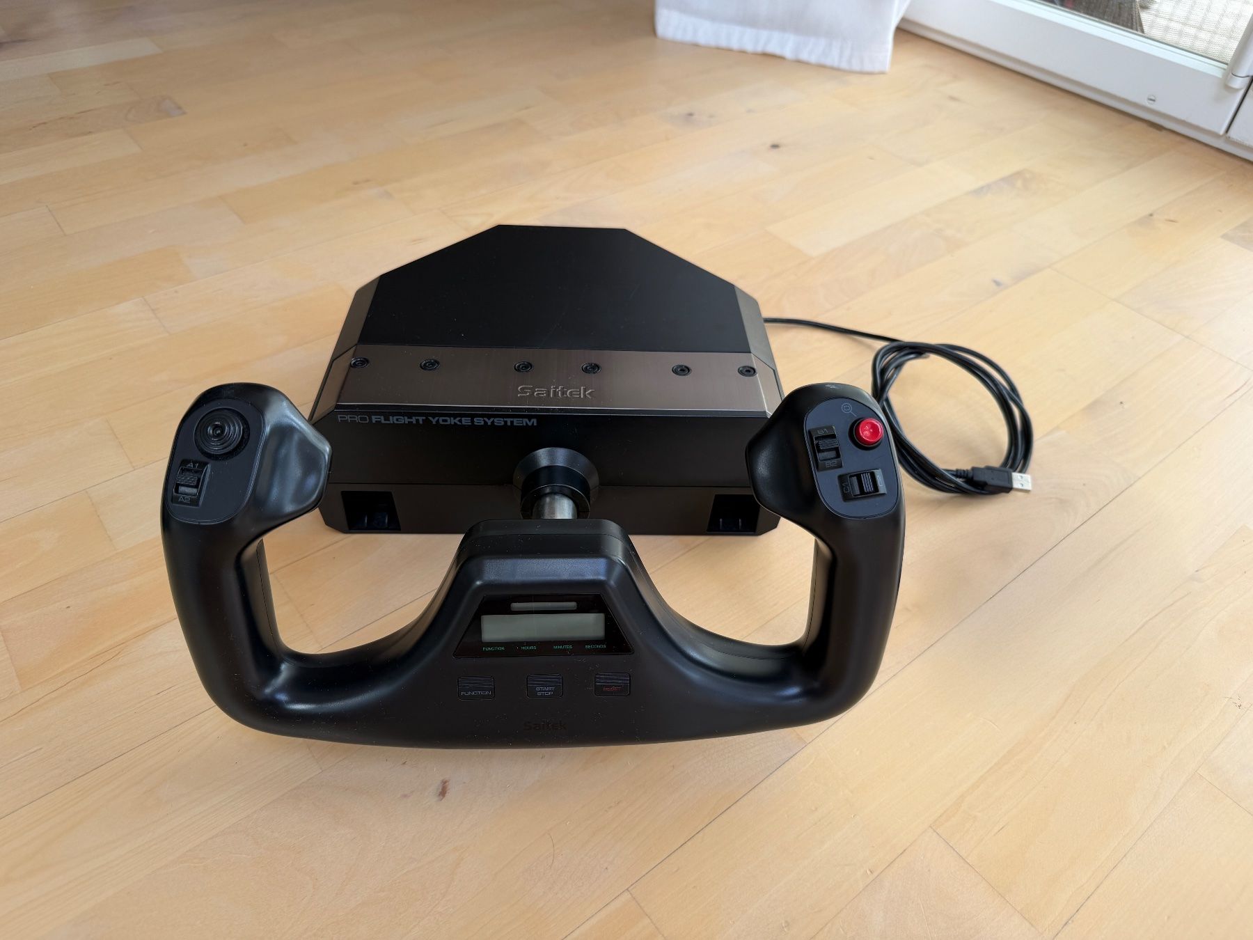 Saitek Manettes: Saitek Flight Yoke System - Komplett-Bundle – D'occasion à Kriens par Letolu 1