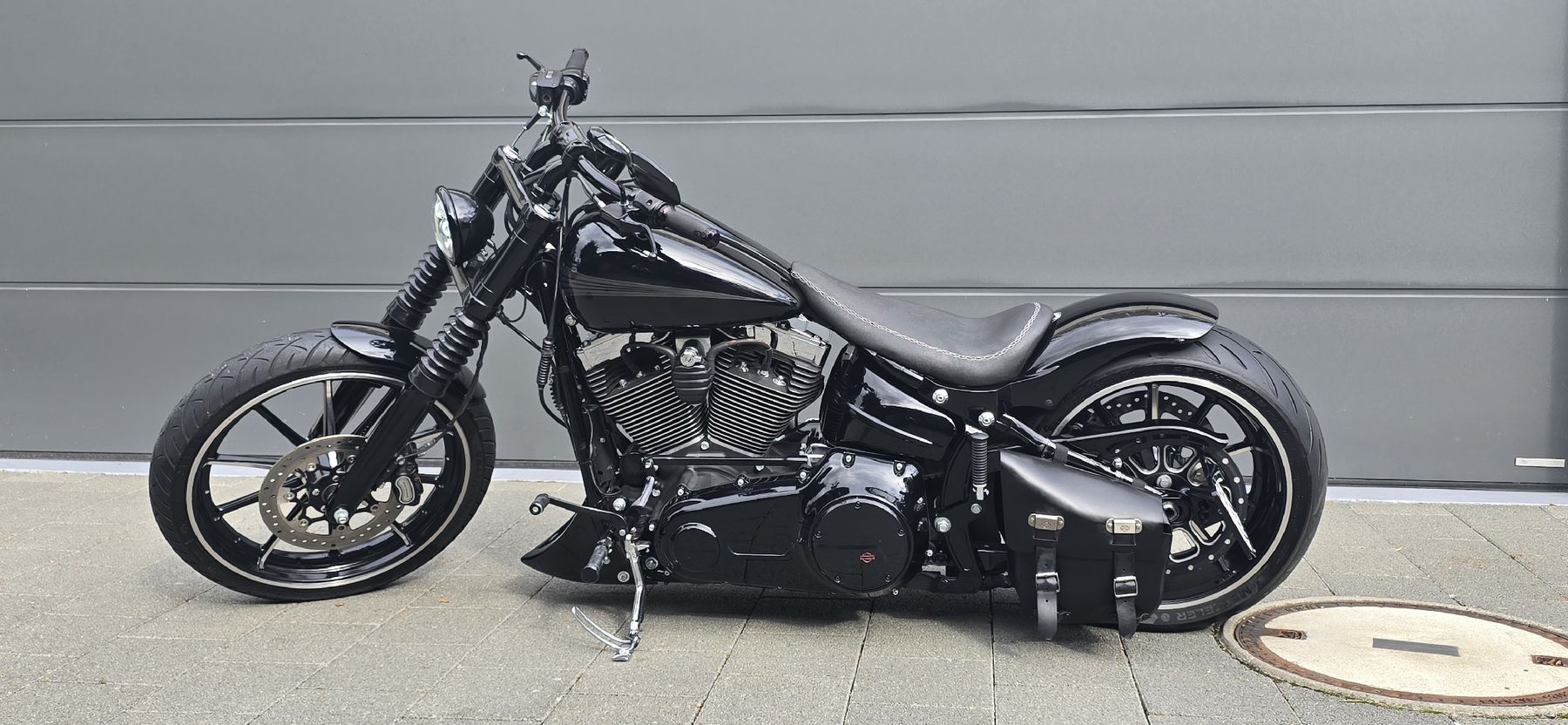 Altro: Harley-Davidson Breakout Custom Black Edition – Nuovo (secondo la descrizione) da Pieterlen venduto da mic_pl89