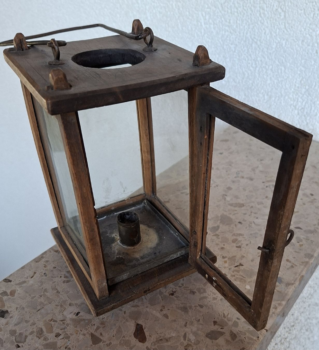 Lampes anciennes: Antike Kerzen-Laterne aus Holz. – D'occasion à Pfäffikon ZH par enderby01 2