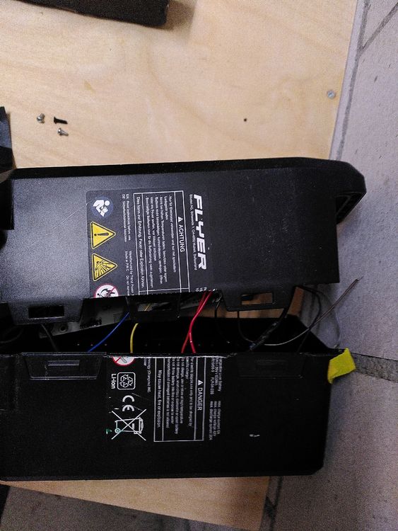 Flyer E-Bike Akku Ersatzteile/ Gehäuse mit BMS (Defekt) in Cazis für ...