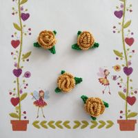 4 Stk. MINI-ROSEN gehäkelt, rose uncinetto crochet 939