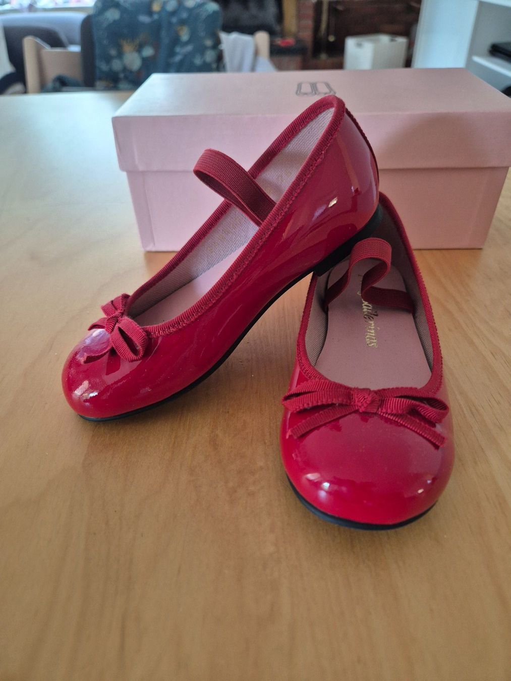 Schuhe für Mädchen: Rote Lack Ballerinas Grösse 26 NEU – Neu und originalverpackt aus Winterthur von Fizi