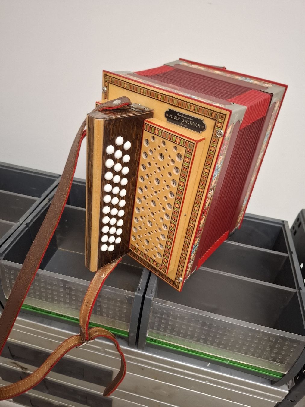 Strumenti musicali: gwerder orgeli – Usato da Villeneuve venduto da BibiVintage