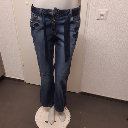 Damen Jeans mit Zierblumen, Gr. 36, ideal für den Frühling!