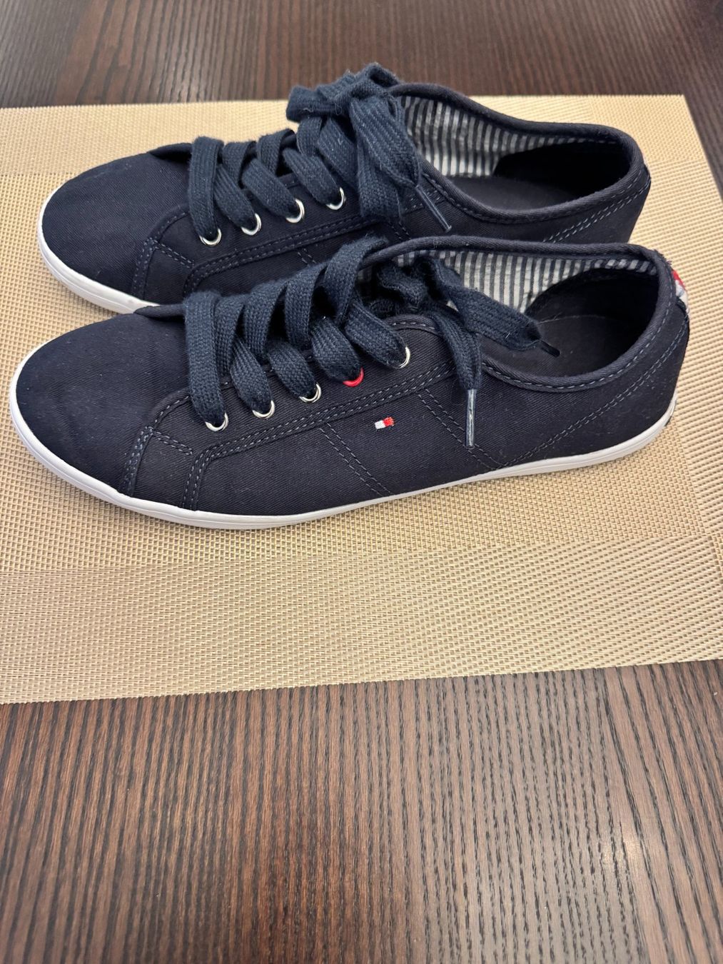 Tommy Hilfiger Scarpe da donna: Tommy Hilfiger - Sneaker Blau - 39 – Usato da Spreitenbach venduto da Webtempel 1