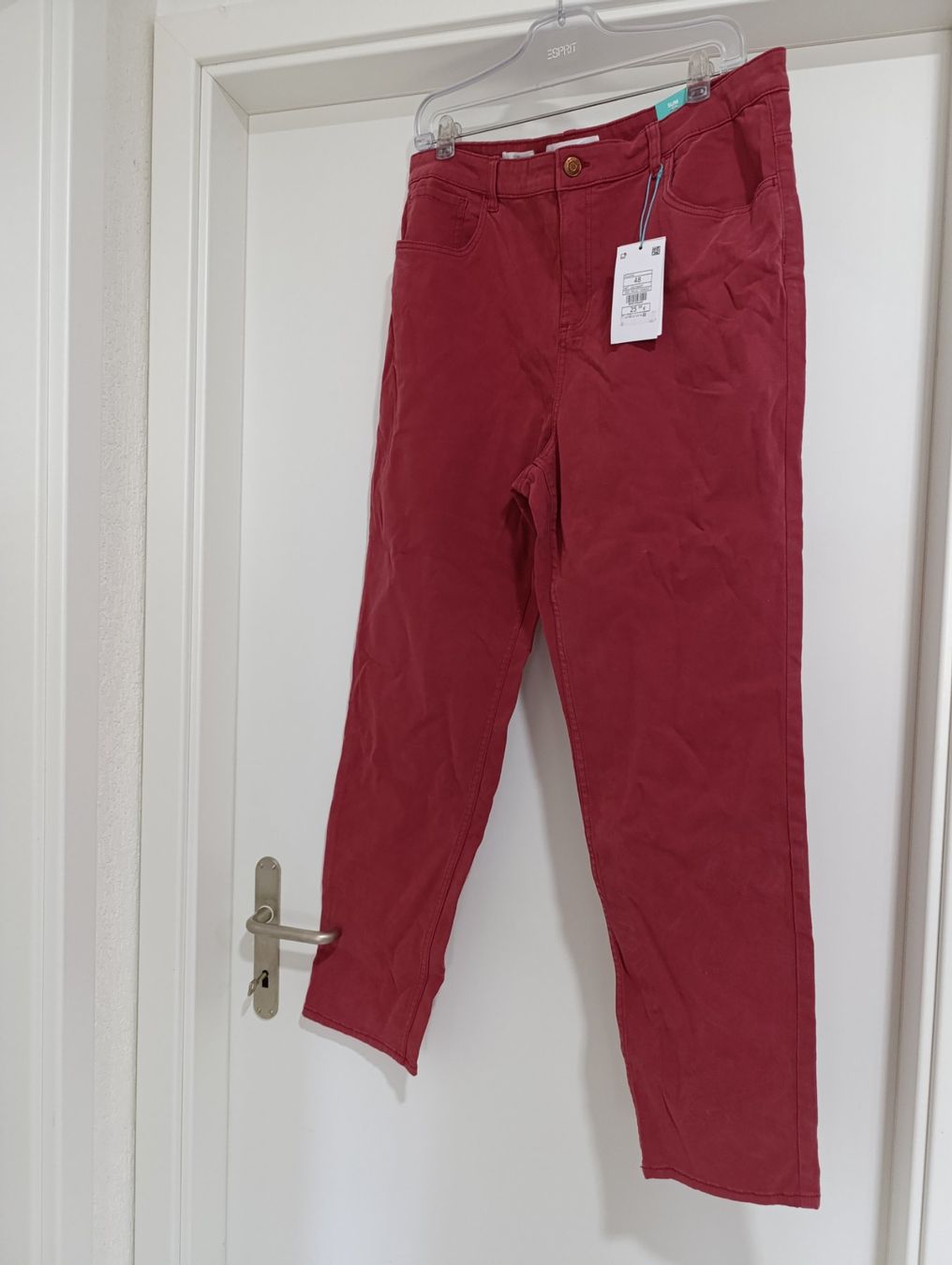 Jeans: Pantalon rouge neuf – Neuf avec emballage d'origine à St-Cergue par Neviana