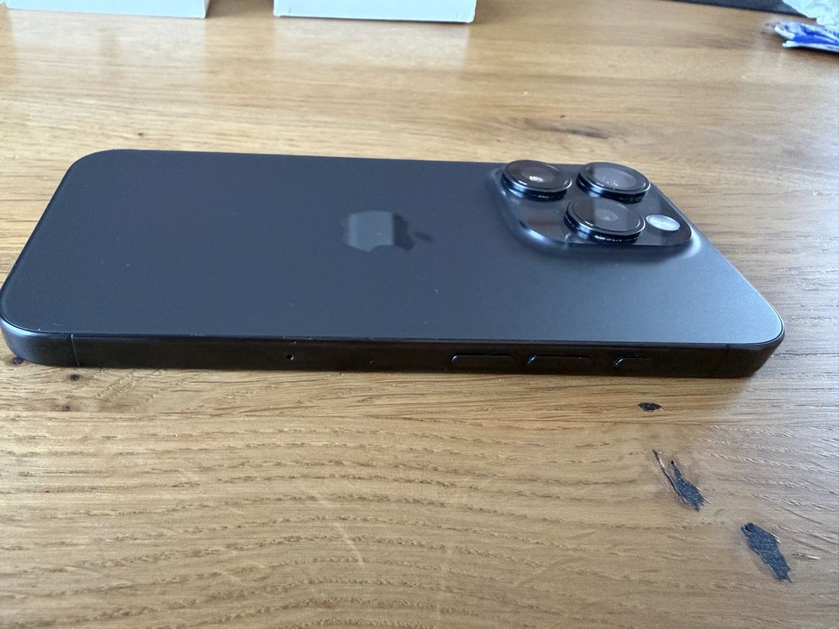 Apple Telefoni cellulari / Smartphones: Apple I Phone 15 Pro 256GB – Usato da Watt venduto da SwissBlueLine 3