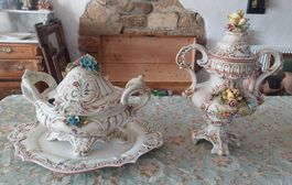 Keramikschale mit Deckel und Vase mit Blumenmotiv