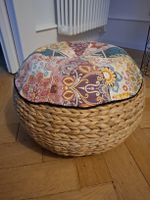 Joli pouf en rotin et tissu
