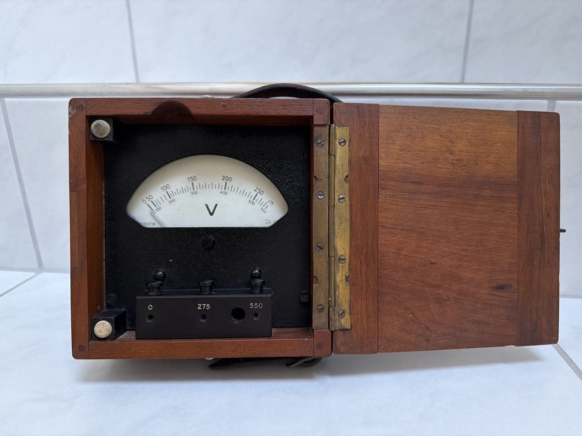 Misurare: Altes Messgerät, Voltmeter. – Usato da Biberist venduto da Momo33