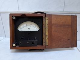 Altes Messgerät, Voltmeter.
