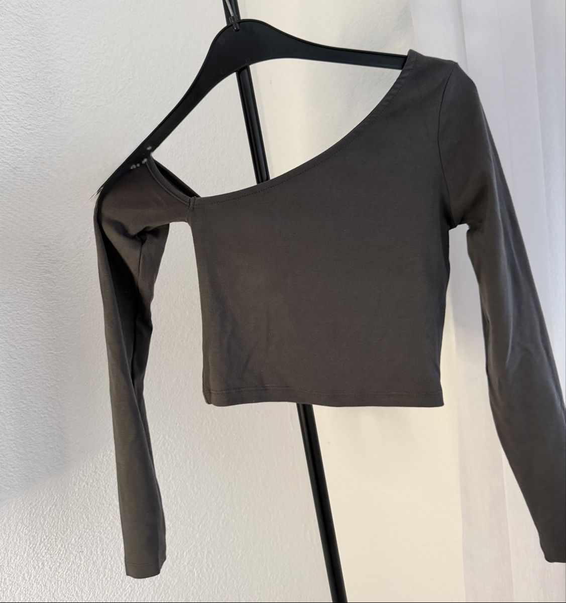 Tops: Dunkelgraues Crop-Top – Gebraucht aus Rorschach von Tara234 1