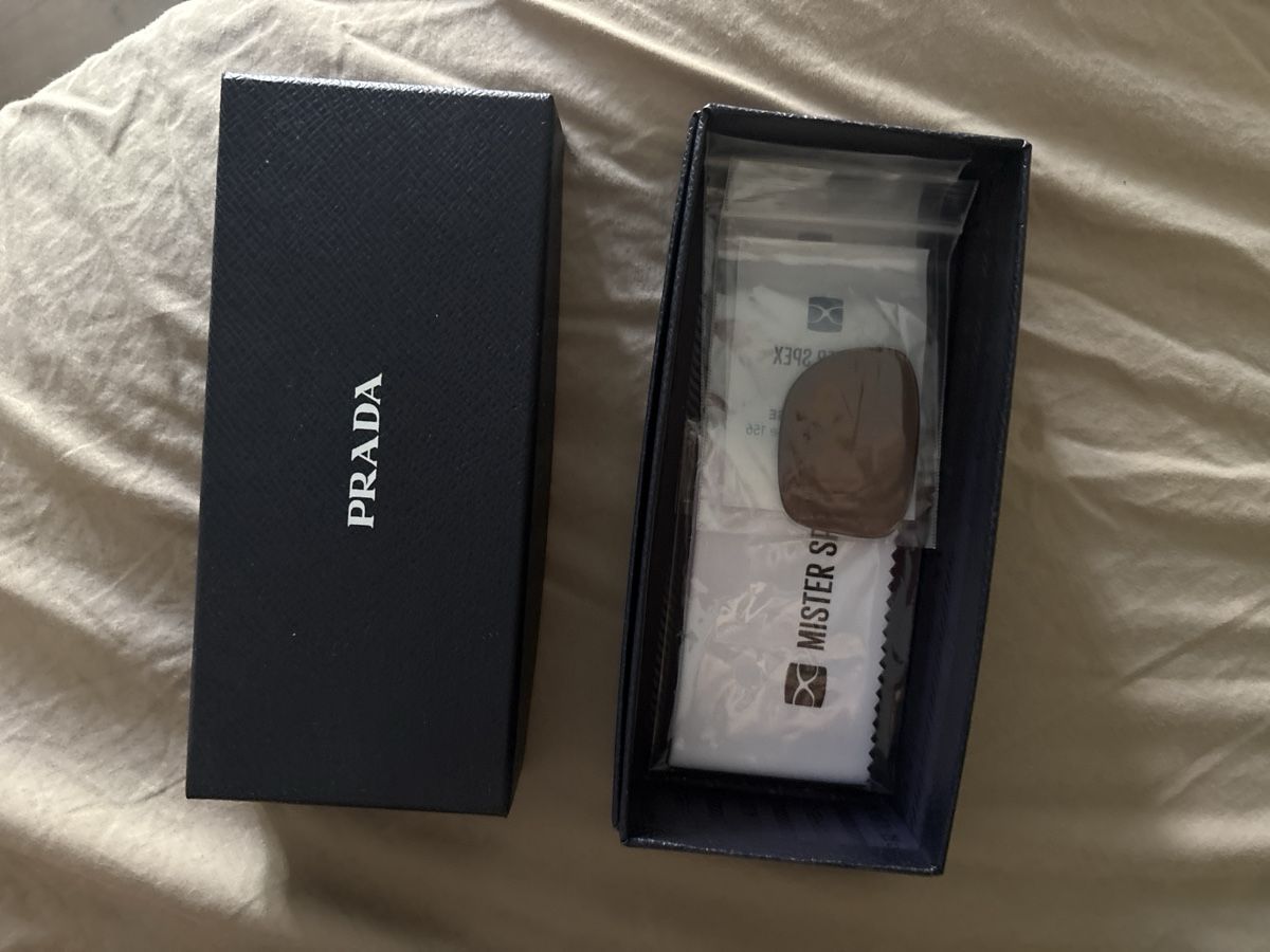 Prada Lunettes & Verres: Prada sunglassess – D'occasion à Nyon par My_wardrobe 4
