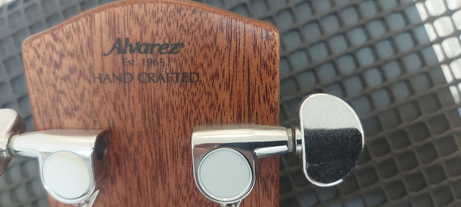 Strumenti musicali: Alvarez AD60 Solid Top Dreadnought Akustikgitarre, neuwertig – Nuovo (secondo la descrizione) da Glattbrugg venduto da Swissmusik 5