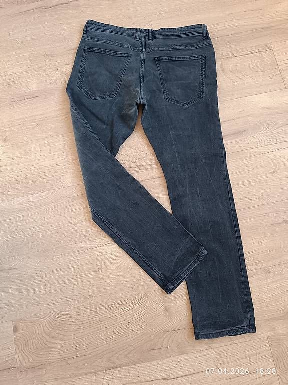 Jeans: Schwarze Jeans – Usato da Ilanz venduto da Secnd_hand 1