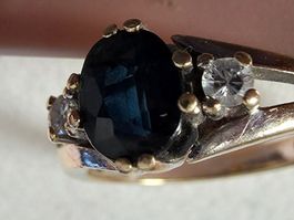 kornblumen blauer saphir, mit 2 diamanten weissgold 18K