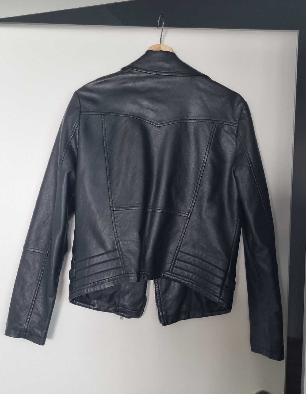 C&A Vestes: Kunstlederjacke schwarz, 42 – D'occasion à Chur par sinillo 4