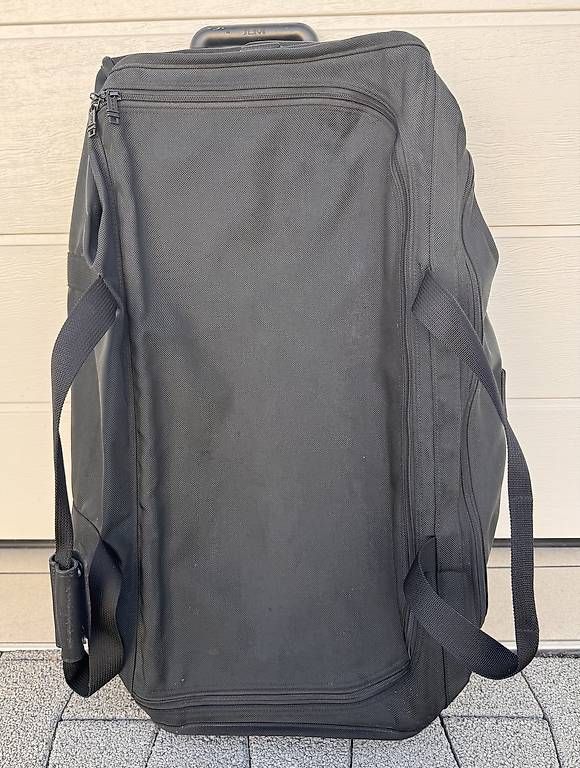 Taschen: Hochwertige Tumi Reisetasche mit Rollen – Gebraucht aus Schönholzerswilen von lin_js9w