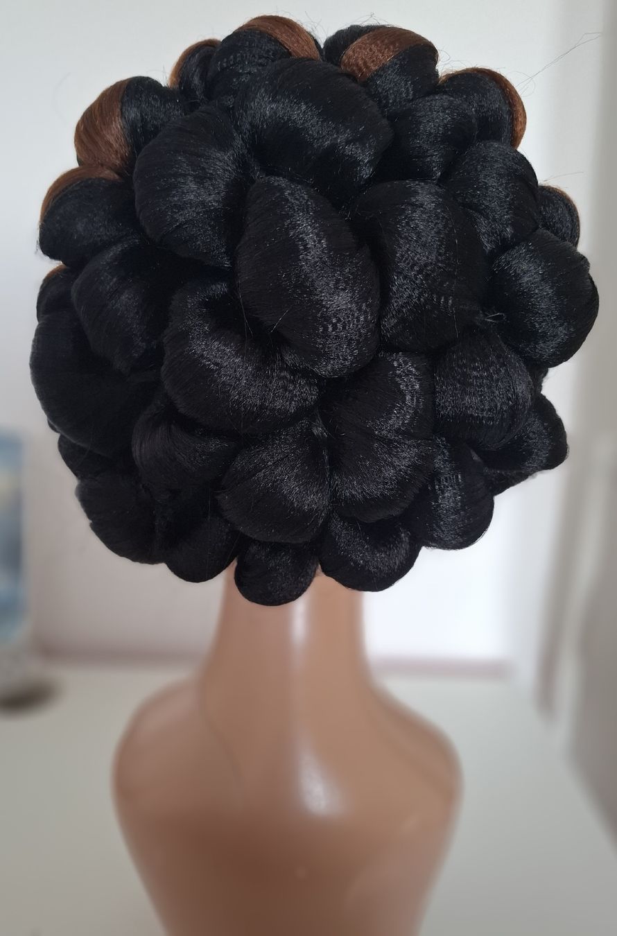 Parrucche: Braided Wig with High Bun | Elegant Style | Handmade – Nuovo (secondo la descrizione) da Lausanne venduto da usa_xd5k 4