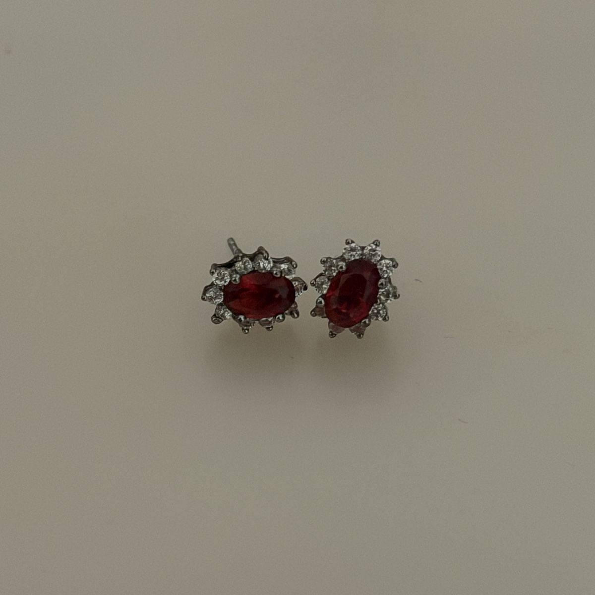 Orecchini pendenti & Orecchini a lobo: earrings with red stone  – Usato da Figino venduto da 1024sells