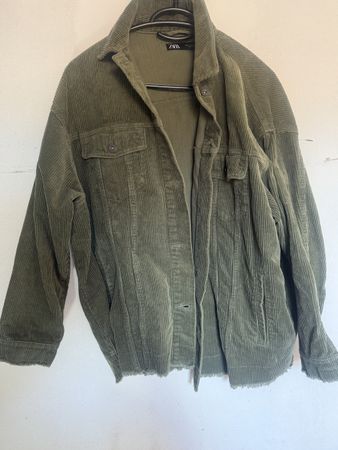 Zara Cordjacke dunkegrün Grösse M