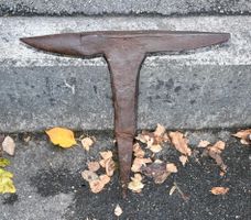alter geschmiedeter Feldamboss / Steckamboss höhe 42cm