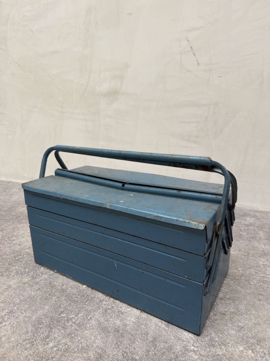 Casse di trasporto: Caisse a outils métallique ancienne – Usato da Bulle venduto da ABELiAM