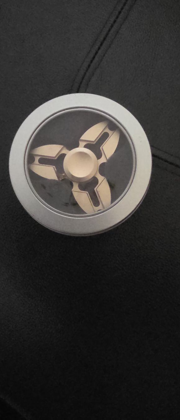 Jouets: Fidget spinner 2 Stück – D'occasion à Ellikon an der Thur par Ribbeli 1