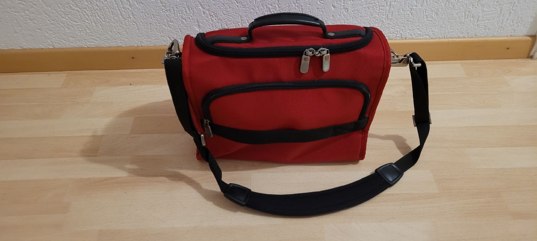Custodie per cosmetici: Rote Reisetasche Beauty Case – Nuovo (secondo la descrizione) da Schwyz venduto da Vesparider01 1
