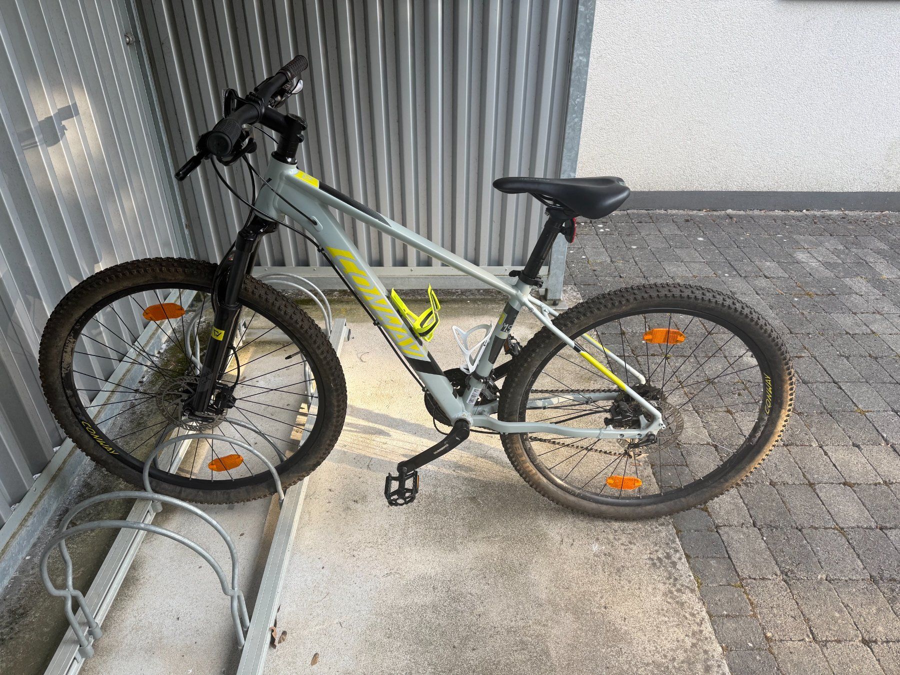 Biciclette: VTT Conway gris jaune taille M état comme neuf – Usato da Fribourg venduto da odandois