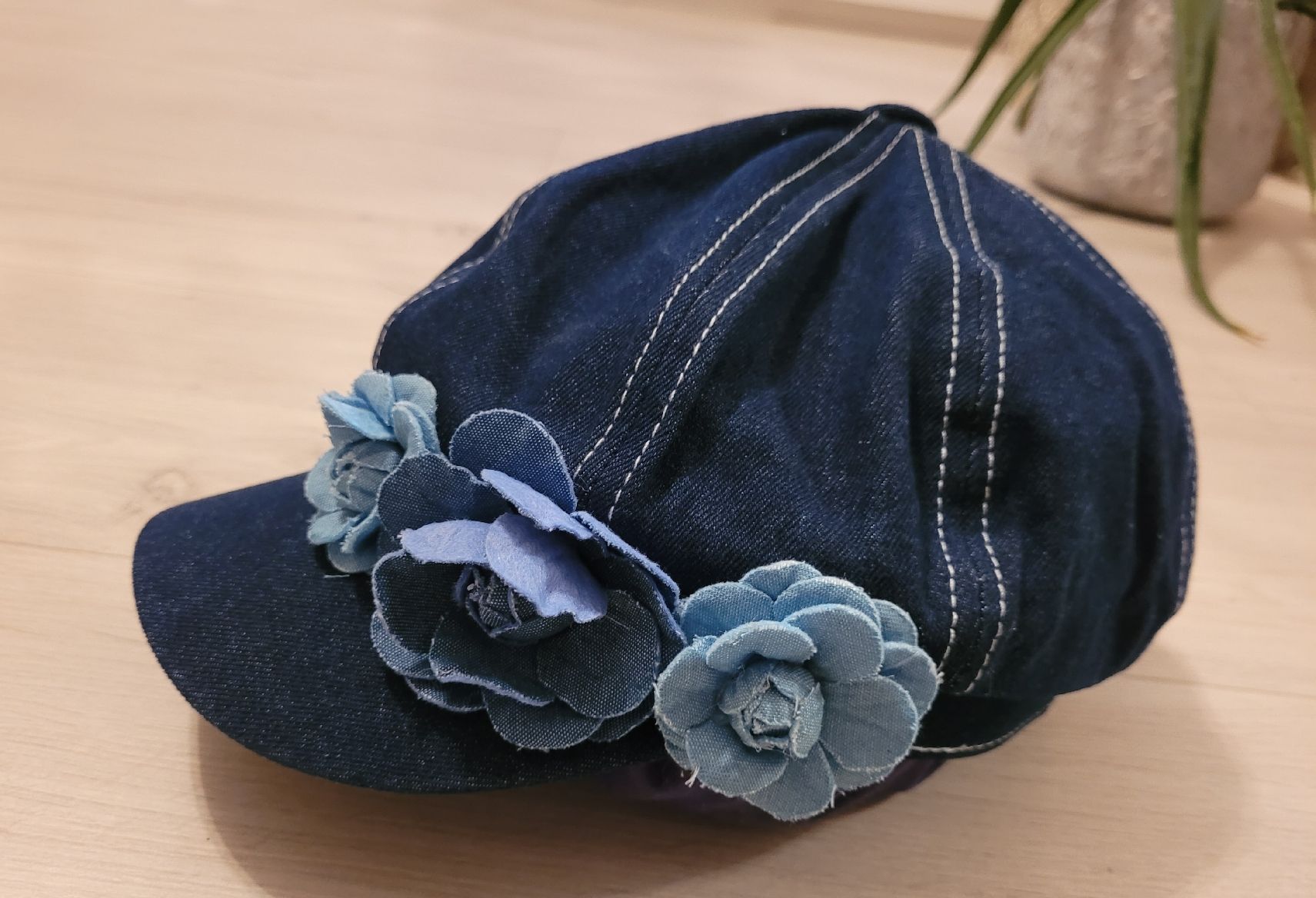 Copricapi, berretti & cappellini: Jeans Cap mit Blumen – Usato da Bünzen venduto da Milly32 1