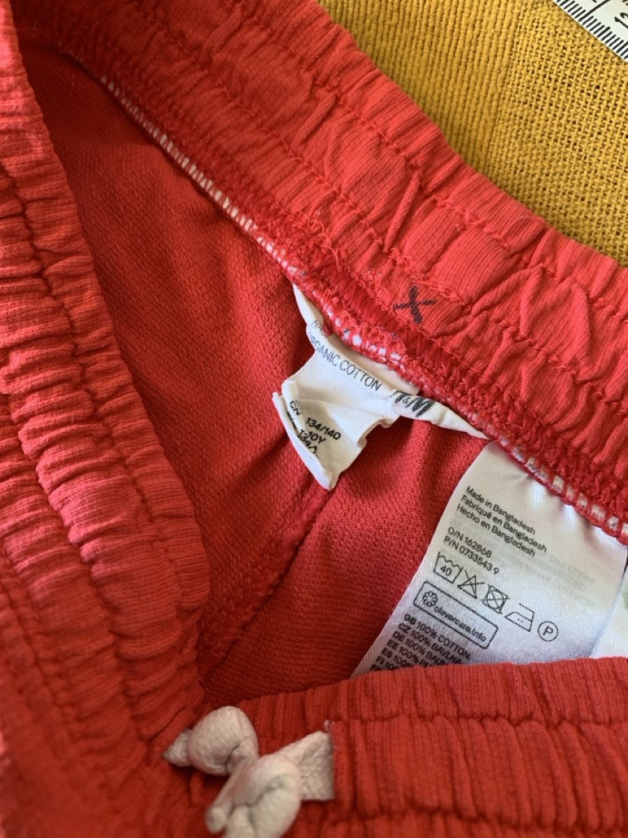 H&M Pantaloni: Shorts 134-140, rot – Usato da Winterthur venduto da Samu-V 1