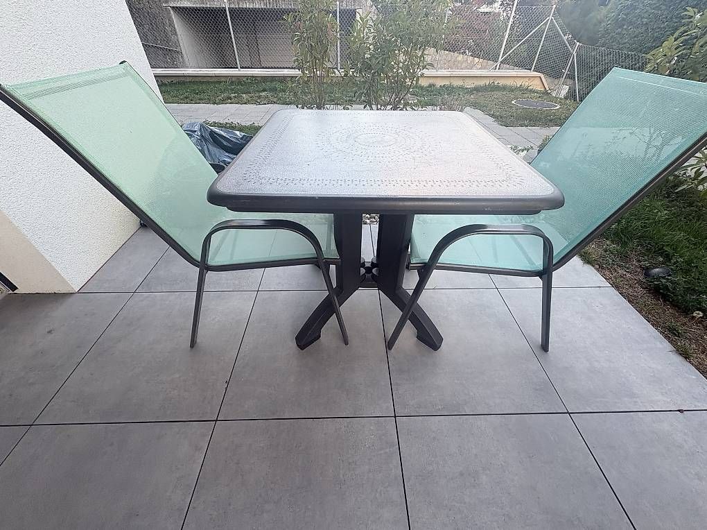Set di tavolo e panche: Mobilier de jardin  – Usato da Peseux venduto da san_9bqc 2