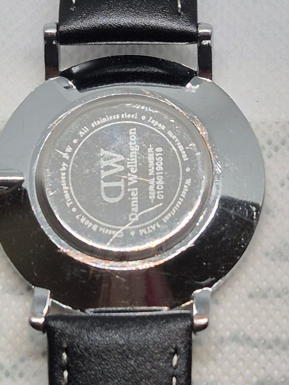 Daniel Wellington Orologi: Daniel Wellington schwarze Uhr, elegant und modern – Usato da Losone venduto da bal_gfp6 5
