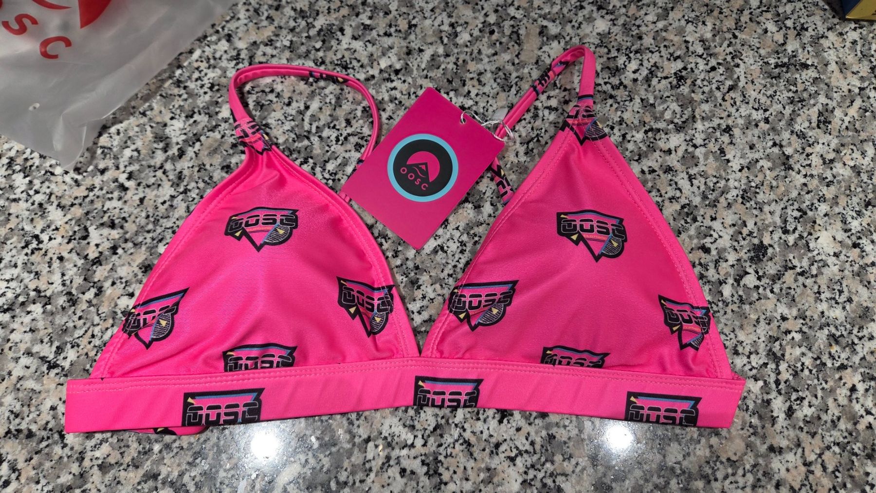 Badekleider & Bikinis: Bikini Oberteil OOSC pink neu – Gebraucht aus Hittnau von mzee23