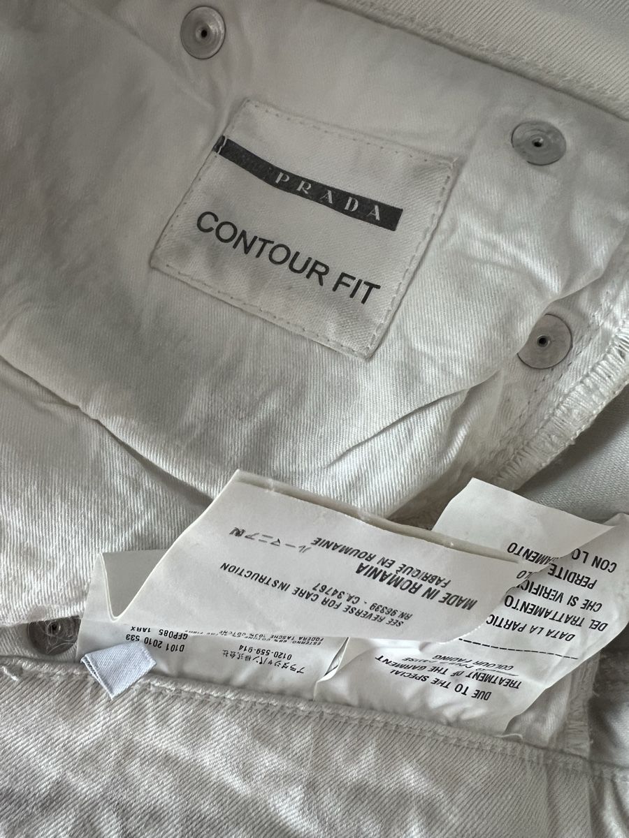 Prada Jeans: PRADA Jeans im dirty look, Grösse 25 – Gebraucht aus Bergdietikon von pinkerton13 9