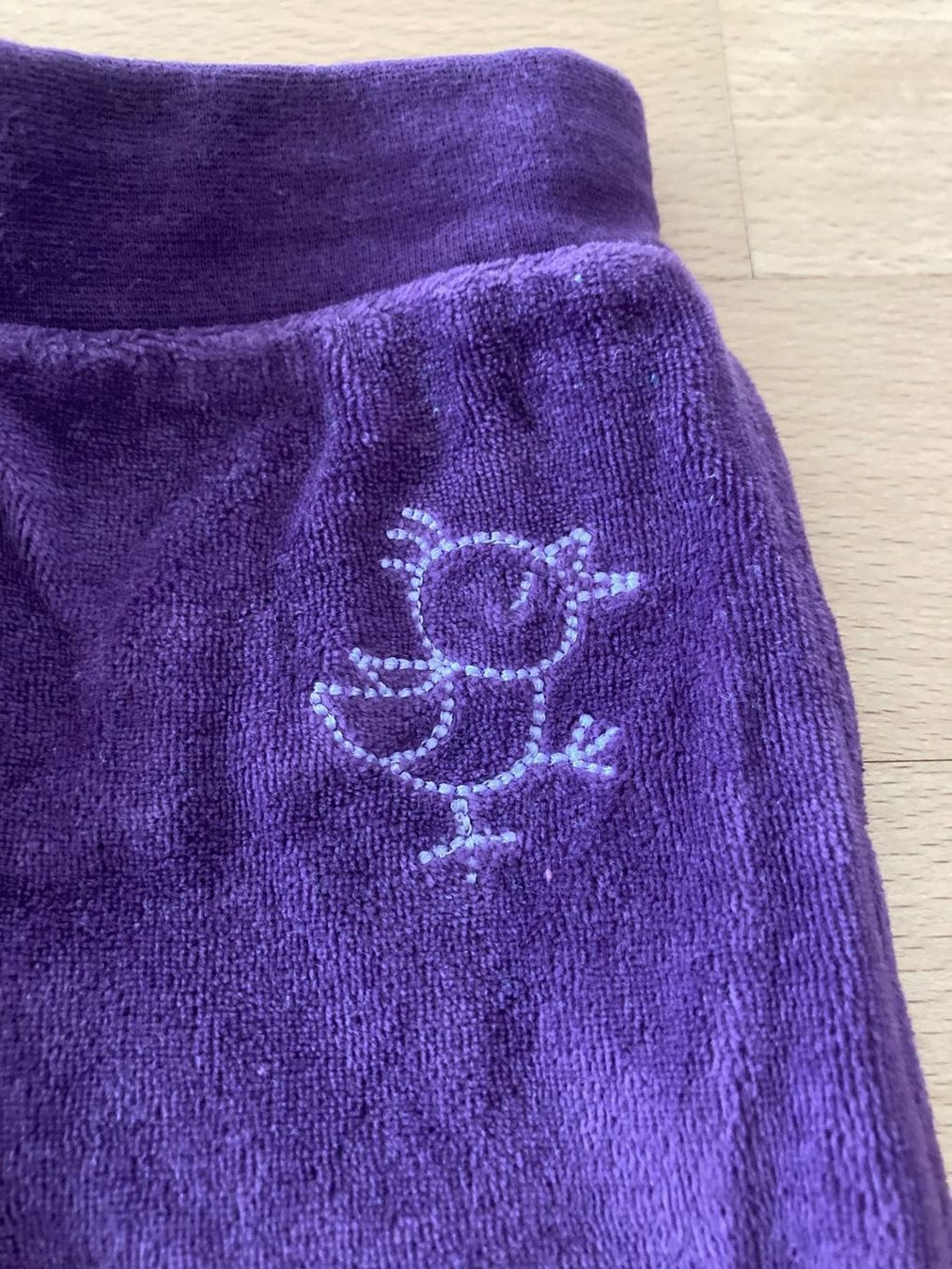 Pantaloni: Trainerhosen "Smile" mit Vogel-Motiv – Usato da Muttenz venduto da Juvenile33 1