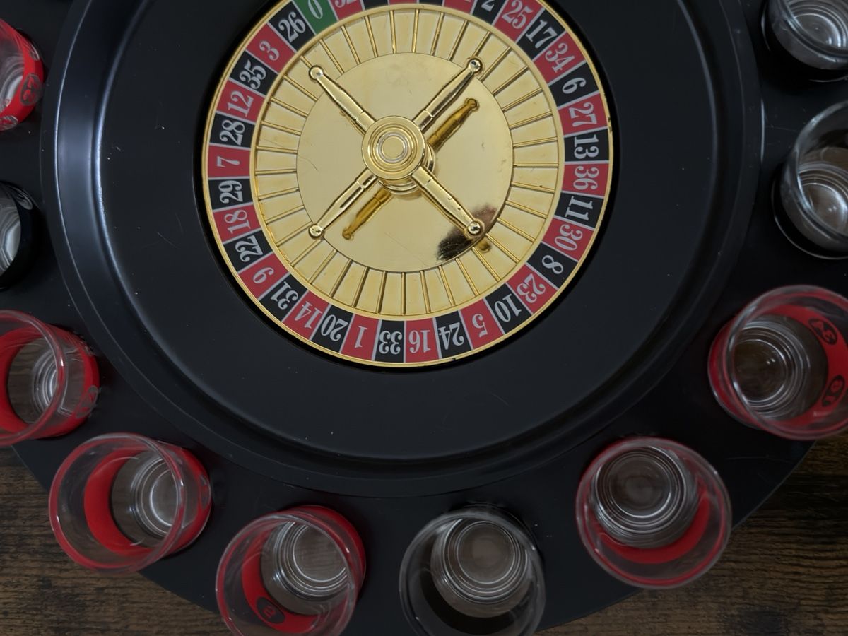 Spiele: Trinkspiel Roulette mit 16 Schnapsgläsern gebraucht – Neu (gemäss Beschreibung) aus Wetzikon ZH von ShopFaster 2