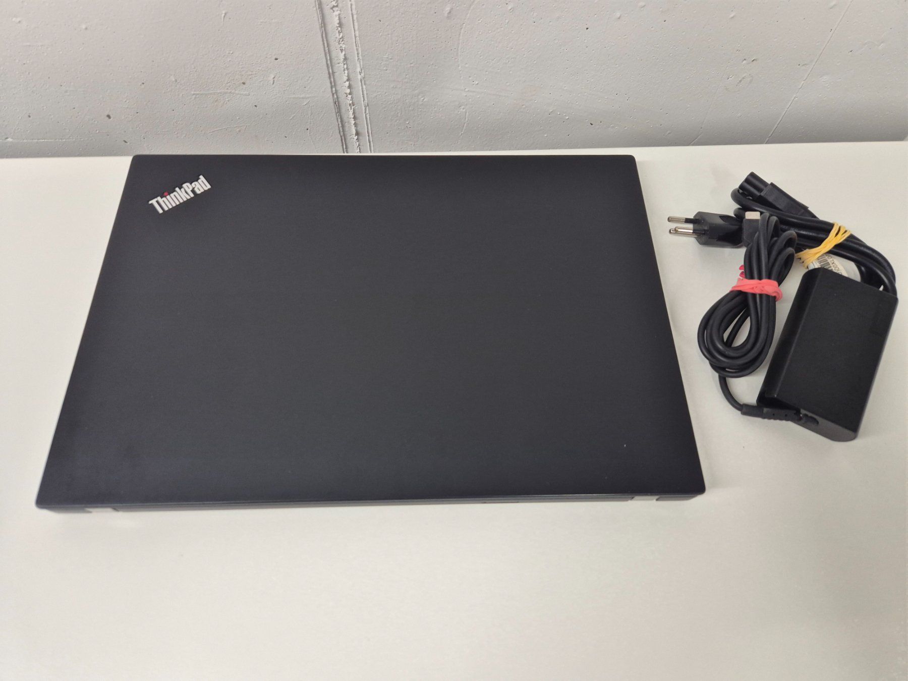Lenovo Notebook: Lenovo Thinkpad T490s mit SSD + Win11PRO – Usato da Sitterdorf venduto da Lenggi7 3