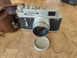 Zorki-4 Kamera mit Lederetui und Objektiv