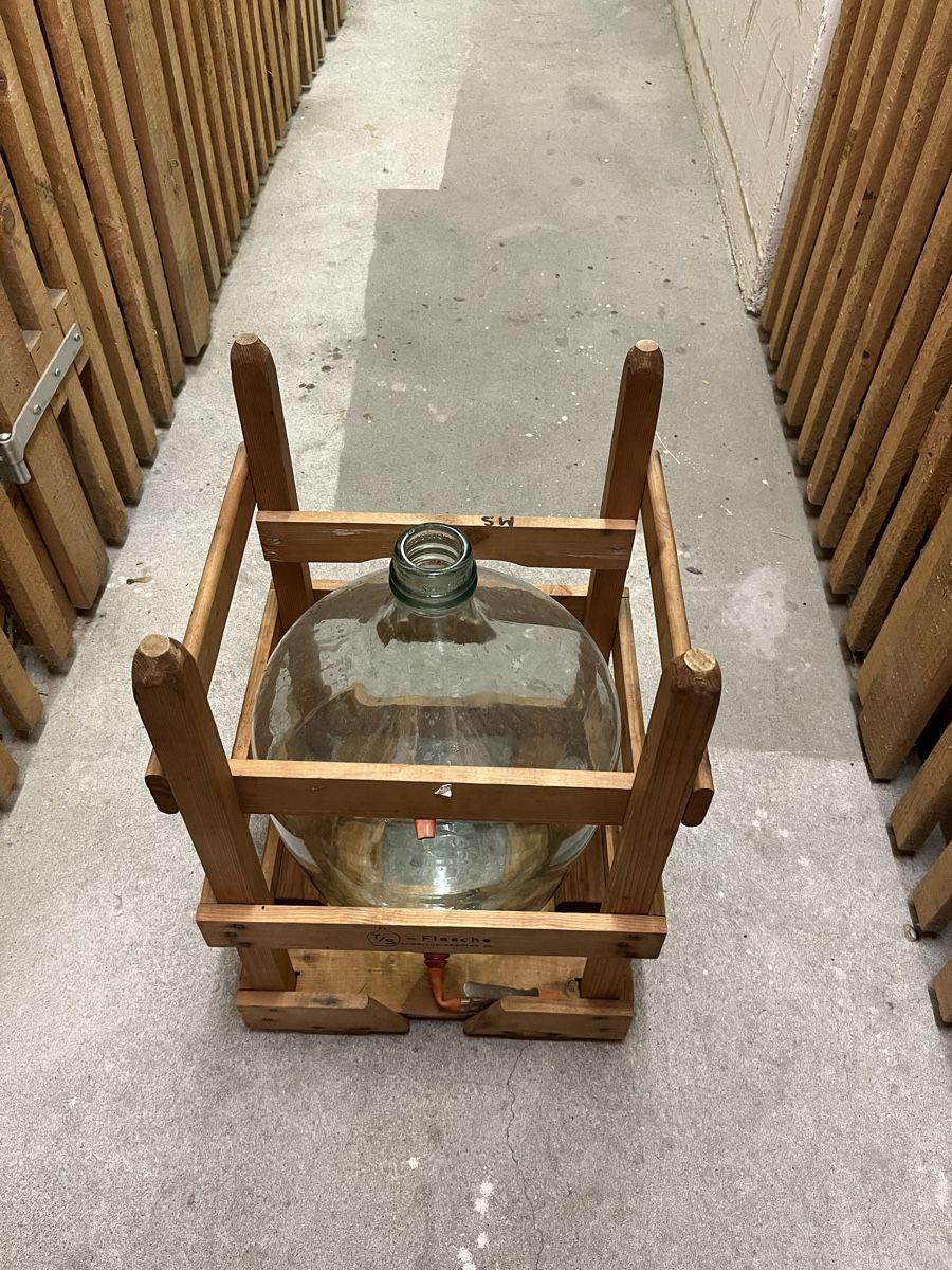 Altro in Stoviglie & Bicchieri: Mostflasche in Holzgestell 25L – Usato da Effretikon venduto da dmu_8b52