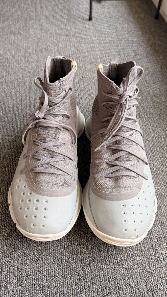 Under Armour Scarpe da uomo: Under Armour Curry 4, unisex Taille 41 – Usato da Bulle venduto da LeMoleson 1