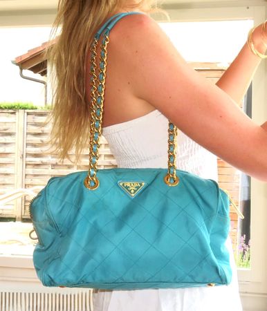 Prada quilted nylon chain bag in türkis