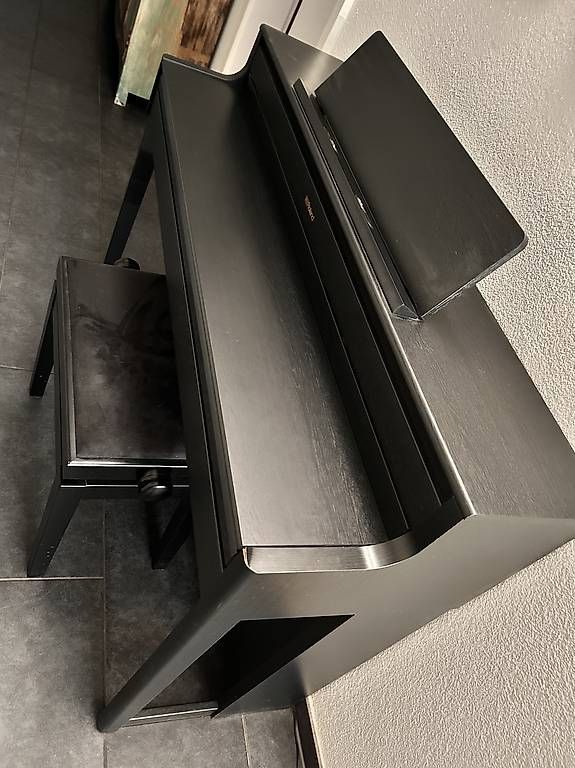 Roland Strumenti musicali: e-Piano Roland HP 704 – Usato da Jegenstorf venduto da Meka76