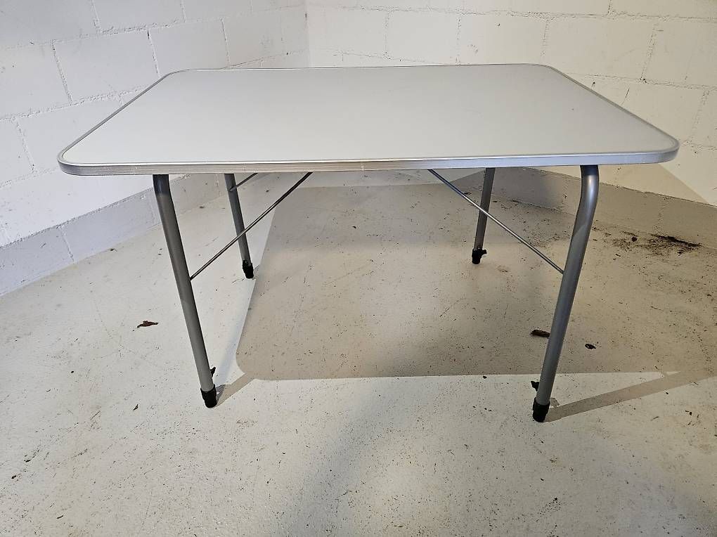 Tables: Camping Tisch – Neuf (Voir description) à Berikon par kat_bxc6 2