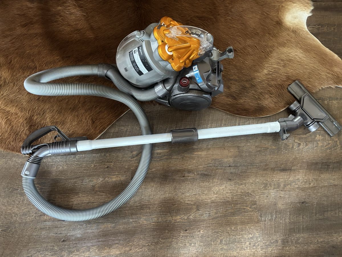 Dyson Aspirateurs & Accessoires: Aspirateur Dyson dc19  – D'occasion à Mézières VD par P-M-C