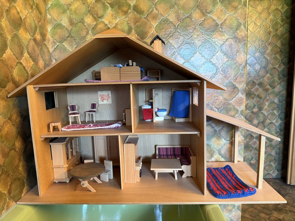 Puppenhäuser & -möbel: Puppenhaus – Gebraucht aus Appenzell Eggerst. von Koer85 1
